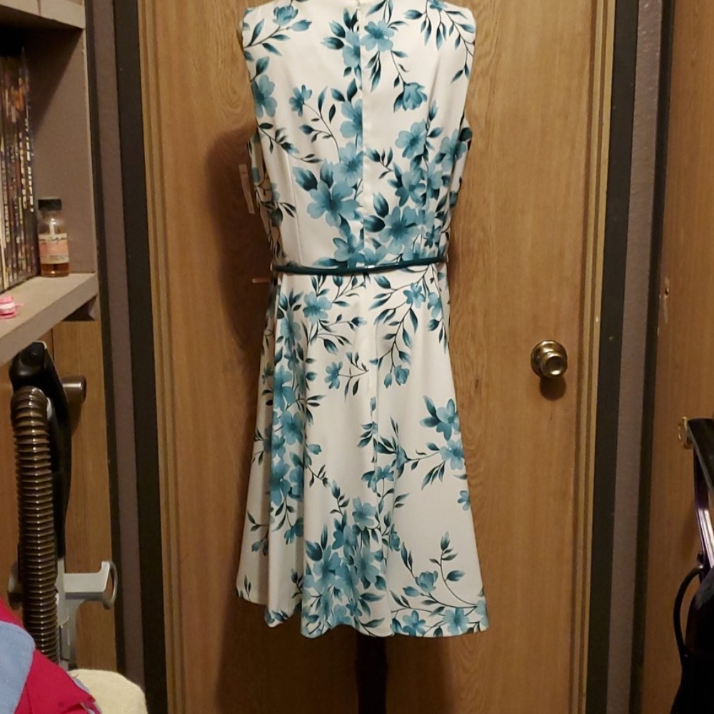 Dress - Picture 3 of 8